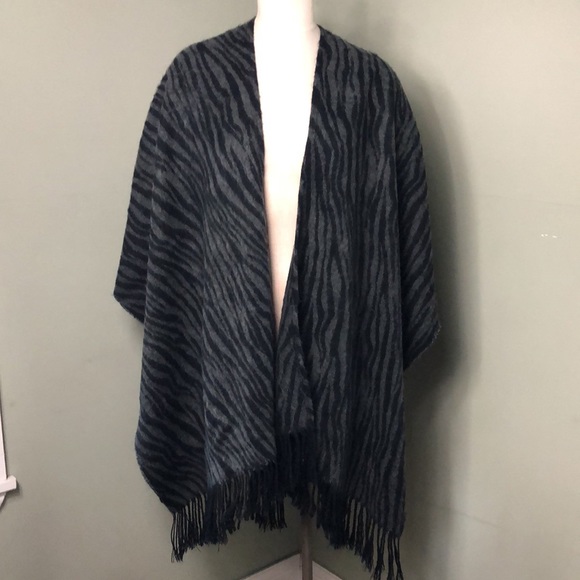 Knit Wrap Shawl Black Gray Stripe Zebra Print Poncho One Size. - Picture 2 of 9